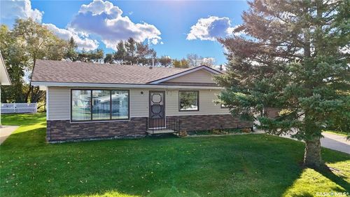 221 River Heights Dr, Langenburg, SK, S0A2A0 | Card Image