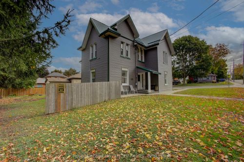 {{alt}} | Card Image