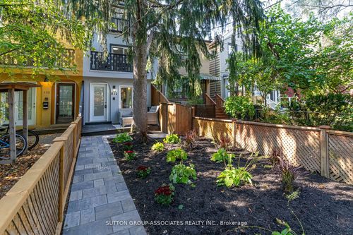 832 Manning Ave, Toronto, ON, M6G2W8 | Card Image