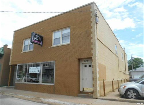 325 E Locust St, Davenport, IA, 52803-2813 | Card Image