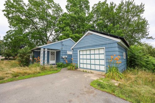 755 Mammoth Road, Manchester, NH, 03104 | Card Image