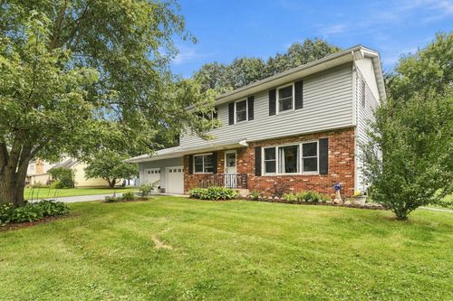 1247 Dogwood Dr, Chesterton, IN, 46304-2605 | Card Image