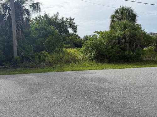 458 Lomond Dr, Port Charlotte, FL, 33953-1526 | Card Image