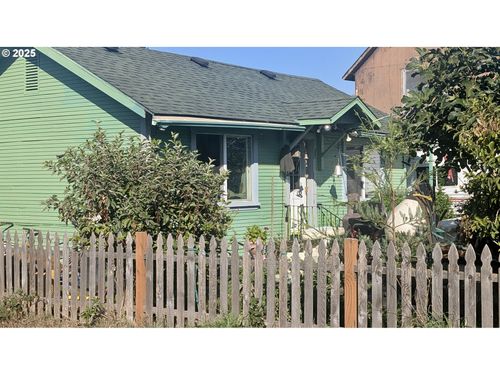 211 Ash St, Myrtle Point, OR, 97458-1026 | Card Image