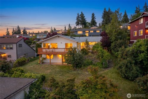 909 Queen St, Bellingham, WA, 98229-2141 | Card Image