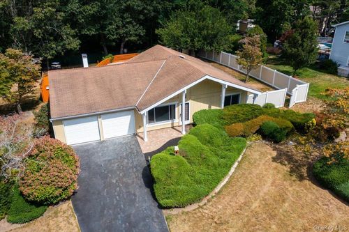 5 Folsom Ln, Coram, NY, 11727-3316 | Card Image