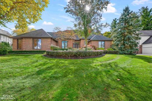 1126 Ridgeway Drive, Rochester, MI, 48307 | Card Image