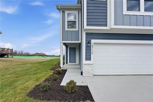 19712 W 195th Pl, Spring Hill, KS, 66083-8620 | Card Image