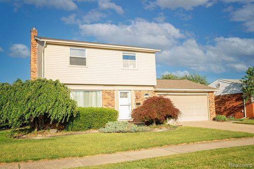 15065 Westlake St, Taylor, MI, 48180-5138 | Card Image