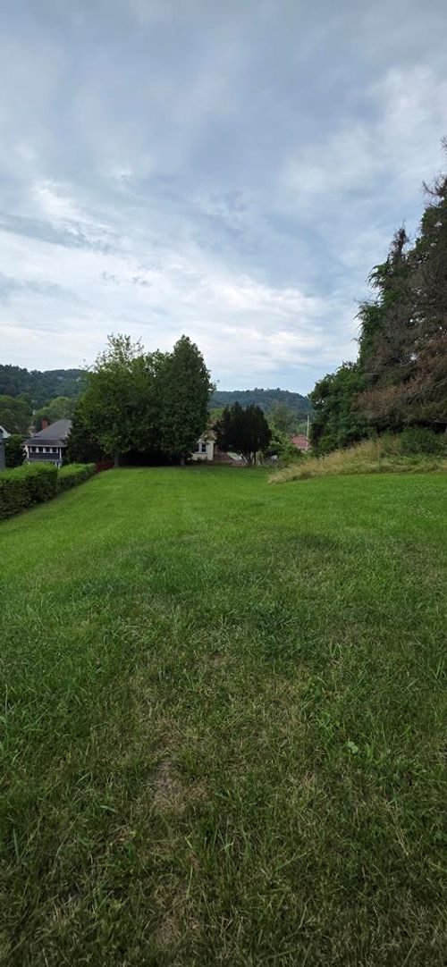 891 Ivy Ave, Wheeling, WV, 26003-6427 | Card Image