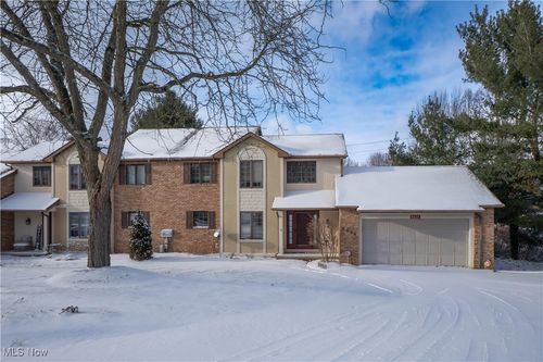 4839 Pond Dr Nw, North Canton, OH, 44720-7434 | Card Image