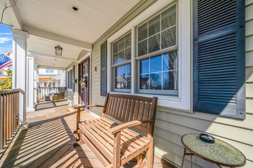 15 Foxcroft Rd, Albertson, NY, 11507-2115 | Card Image