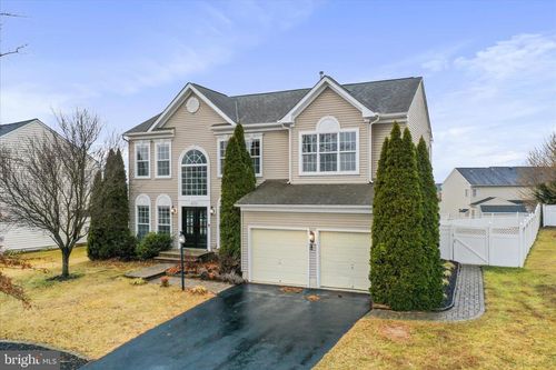 211 Lynnehaven Dr, WINCHESTER, VA, 22602-6863 | Card Image