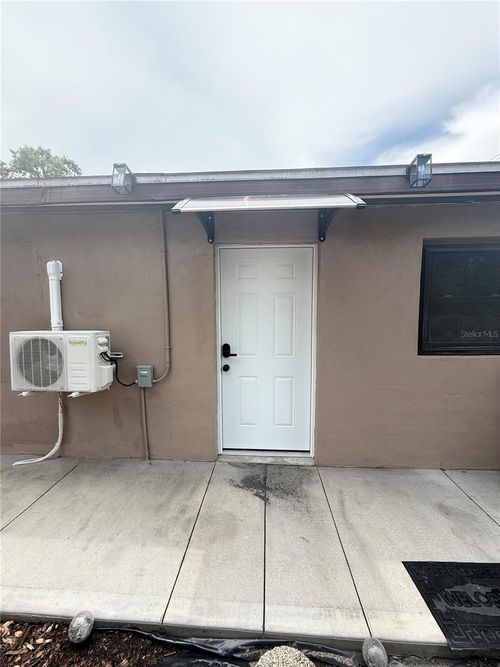 b-1502 Deauville Dr, TAMPA, FL, 33619-5538 | Card Image