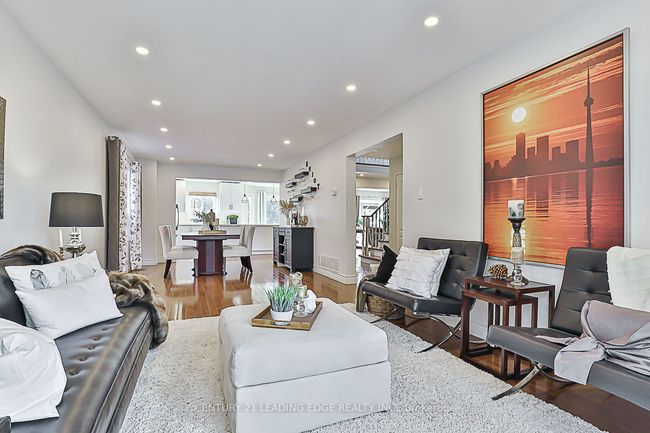 724 Barnes Cres, House other with 5 bedrooms, 4 bathrooms and 6 parking in Oshawa ON | Image 7