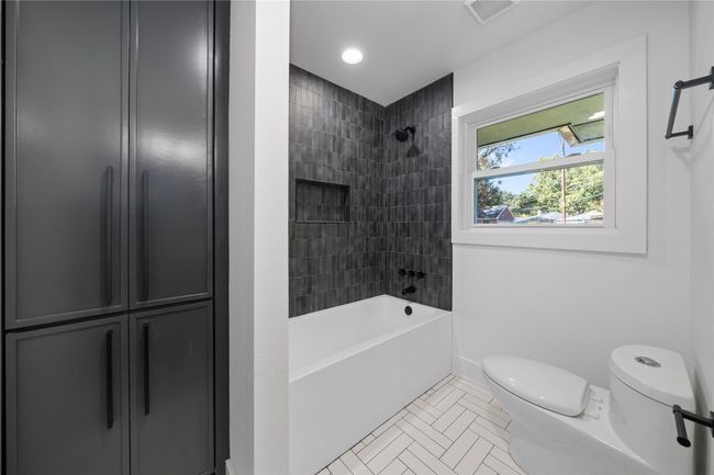 6746 Braeburn Dr, House other with 3 bedrooms, 2 bathrooms and null parking in Dallas TX | Image 31