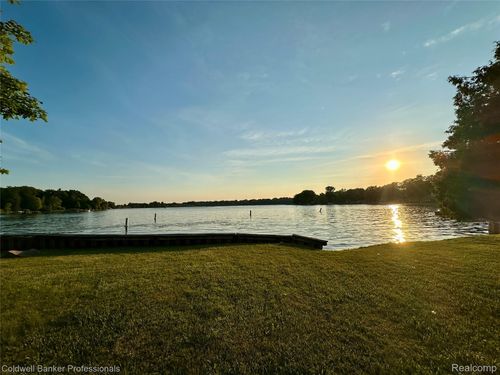 975 Boshaw Dr, Attica, MI, 48412-9366 | Card Image