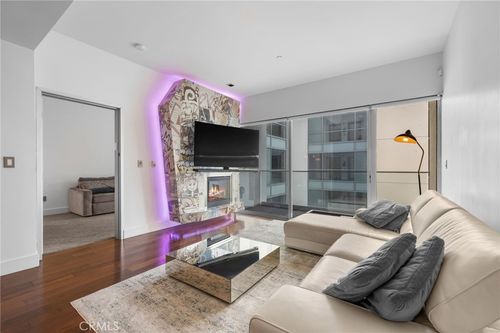 404-6735 Yucca St, Los Angeles, CA, 90028 | Card Image