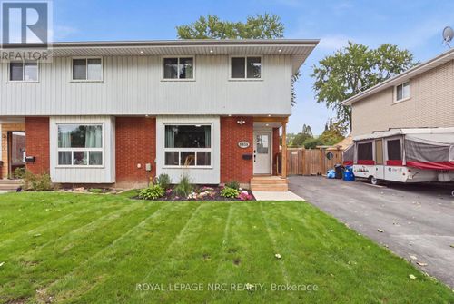 8458 Willoughby Dr, Niagara Falls, ON, L2G6X5 | Card Image