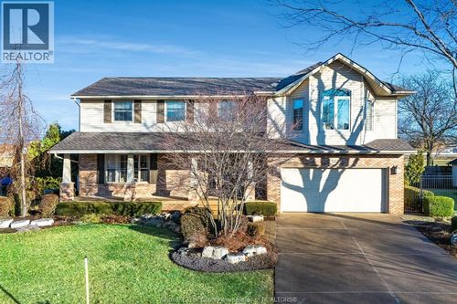 512 Cambridge Crt, Tecumseh, ON, N8N4B4 | Card Image