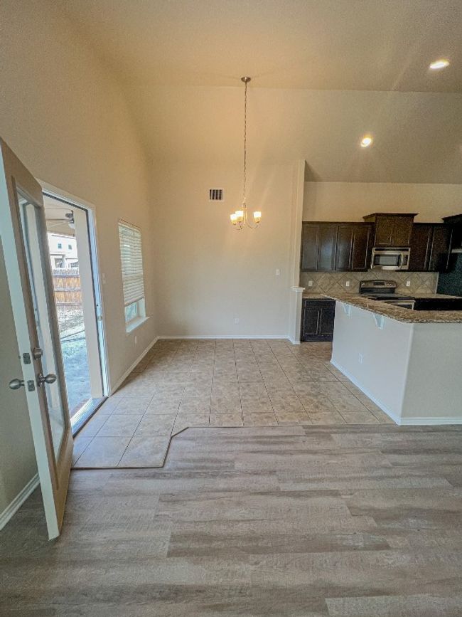 248 Geode Ln, House other with 4 bedrooms, 2 bathrooms and 4 parking in Jarrell TX | Image 5