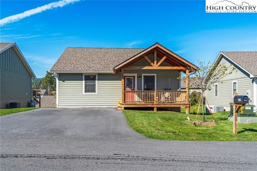 34-575 Townhomes Pl, Boone, NC, 28607-8589 | Card Image