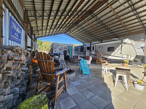 1008 Wc Pickett Rd, Clifton, TN, 38425-1515 | Card Image