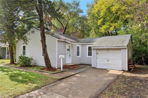 8227 Andrew Ln, Norfolk, VA, 23505-1611 | Card Image