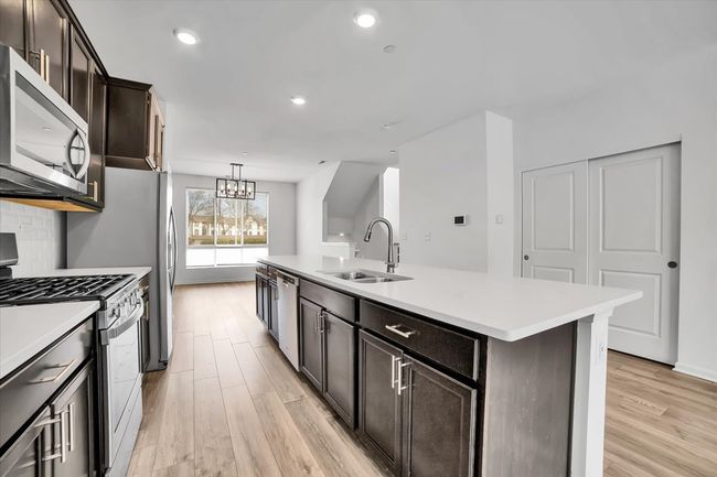 1292 Quadrant Ln, Townhouse with 3 bedrooms, 3 bathrooms and 2 parking in Schaumburg IL | Image 5