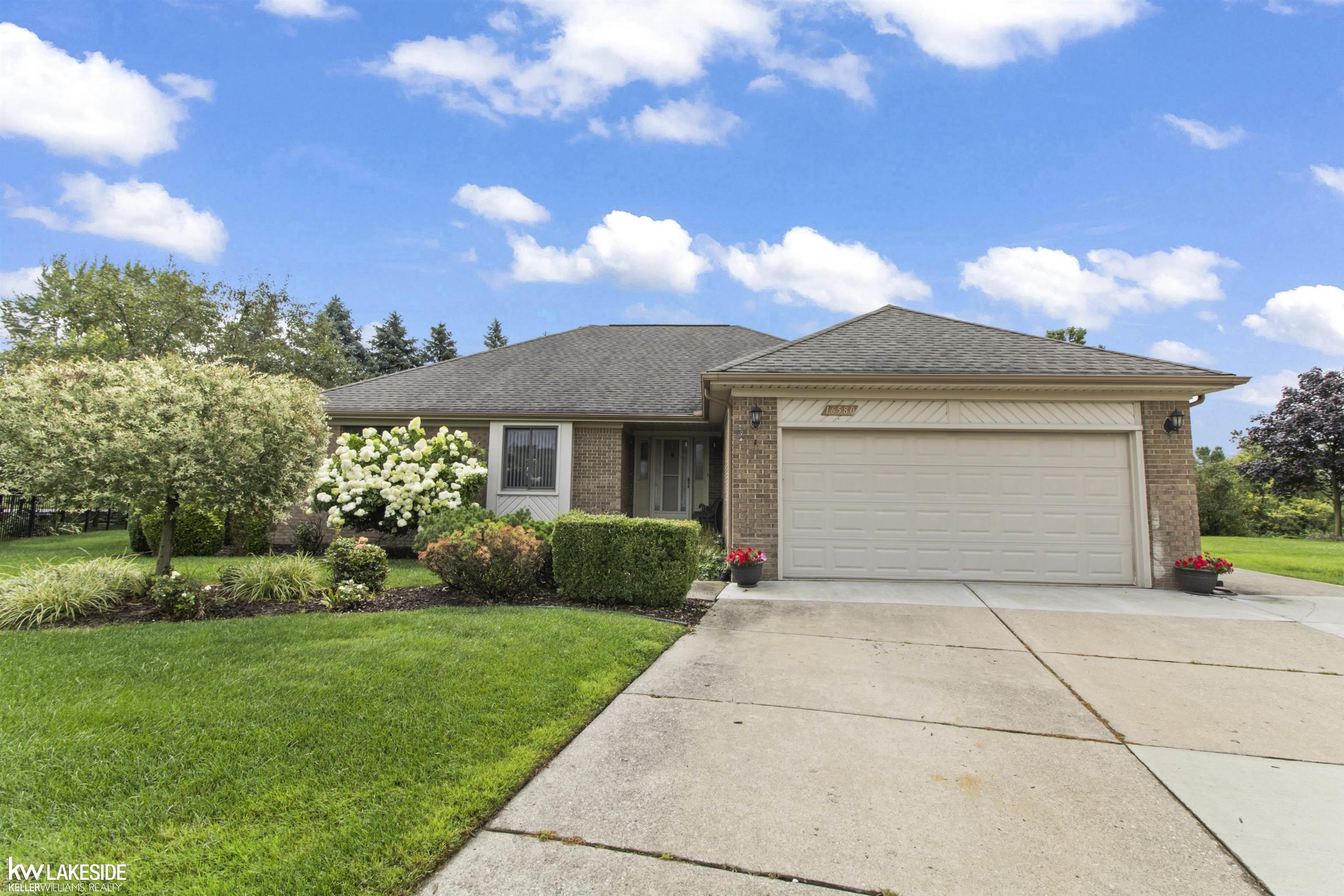 Stephen Dr, Macomb, MI 48042