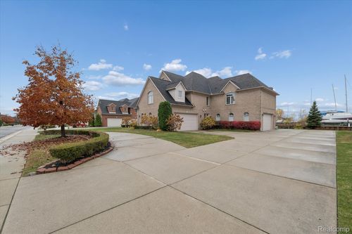 74 Sand Bar Ln, Detroit, MI, 48214-8034 | Card Image