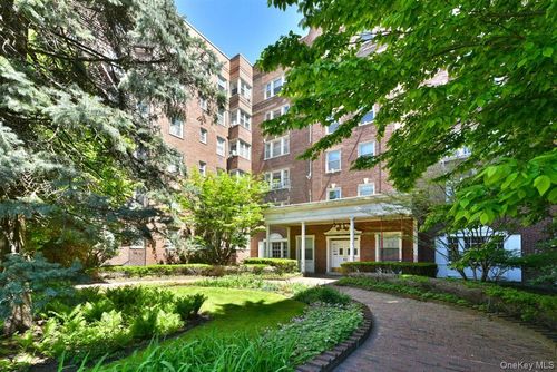 1f-84-49 168th St, Jamaica, NY, 11432-2009 | Card Image