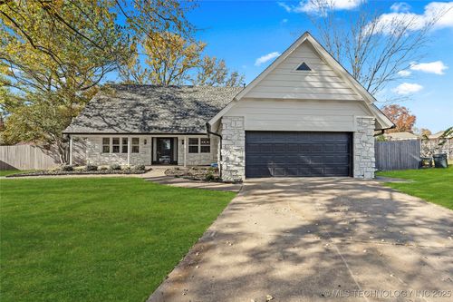 11610 S 98th East Ave, Bixby, OK, 74008-2219 | Card Image