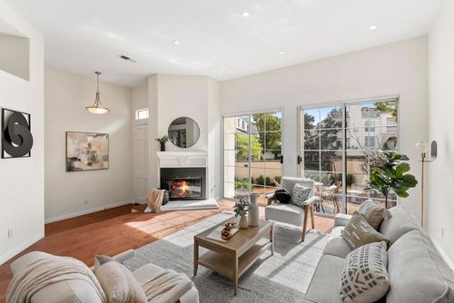 c-5123 Renaissance Ave, San Diego, CA, 92122-5576 | Card Image