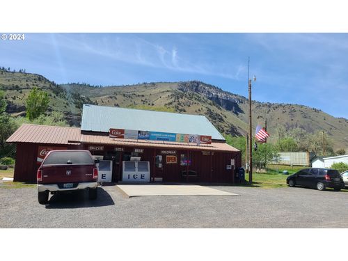 54128 Highway 31, Summer Lake, OR, 97640-8715 | Card Image