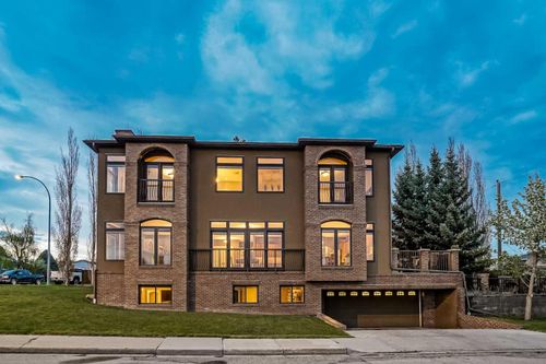 804 9a St Ne, Calgary, AB, T2E4L6 | Card Image