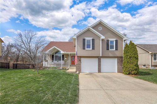 648 Se Ashton Dr, Lee's Summit, MO, 64063-1027 | Card Image