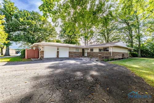 28902 Bates Rd, Perrysburg, OH, 43551-3949 | Card Image