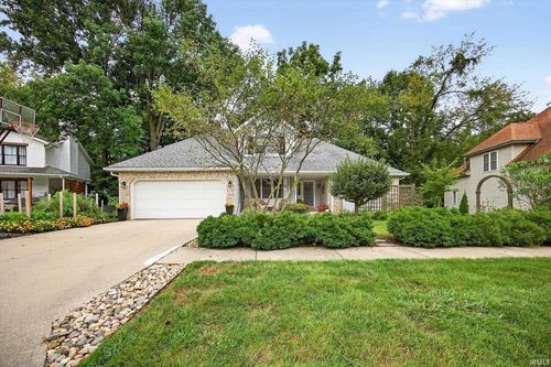 3821 S Woods Edge Bnd, Bloomington, IN, 47401-8436 | Card Image