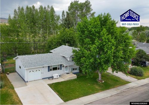 335 Smith St, Lander, WY, 82520-2633 | Card Image