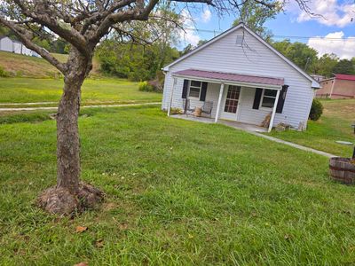 7915 Linda Circle, House other with 3 bedrooms, 1 bathrooms and null parking in Catlettsburg KY | Image 1