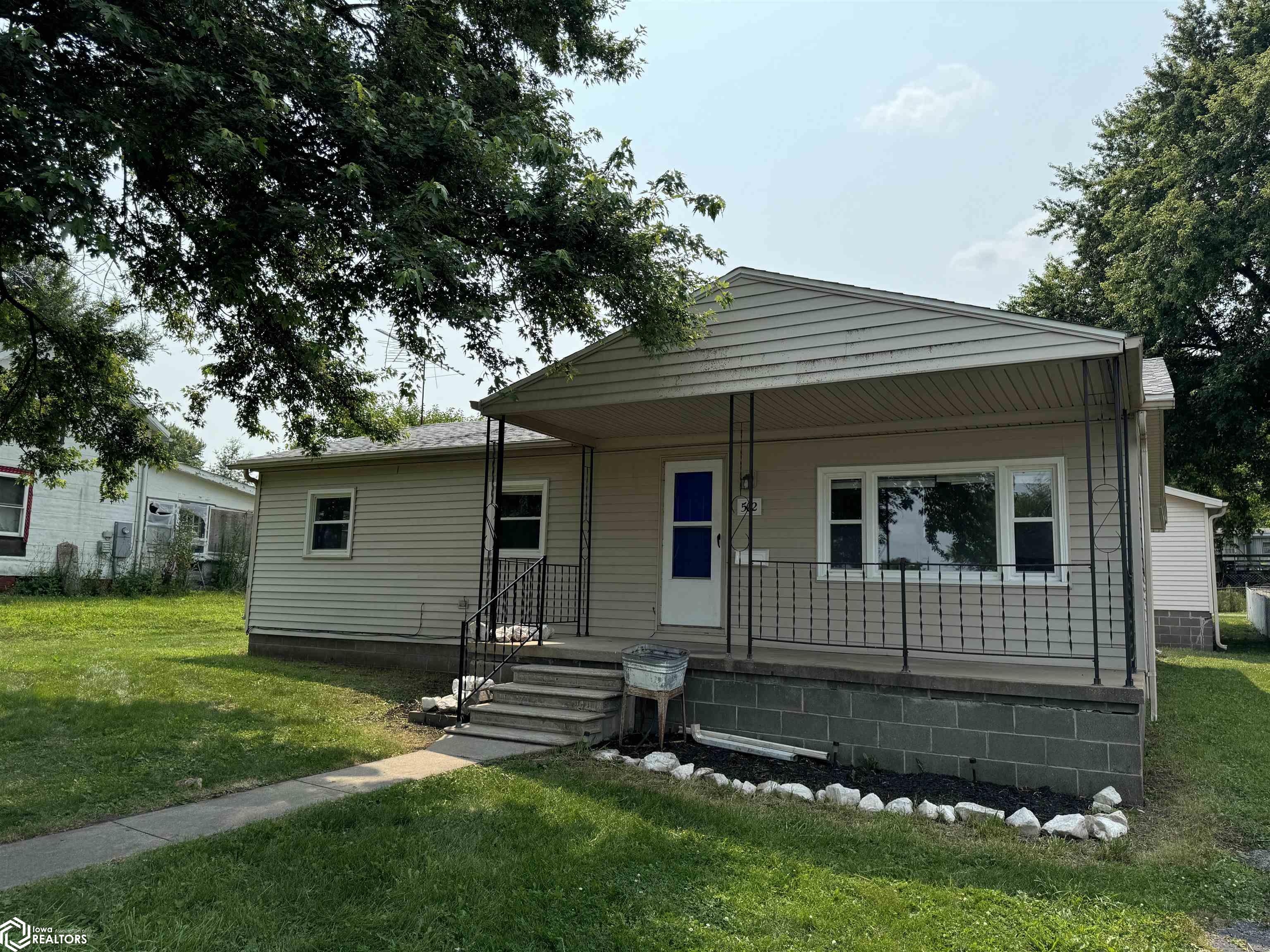Mulberry St, Creston, IA 50801