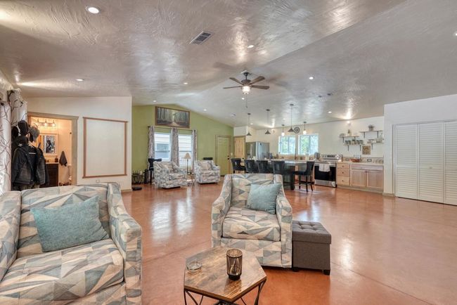 1529 Cedar View Ln, Home with 1 bedrooms, 2 bathrooms and 2 parking in Hiawassee GA | Image 4