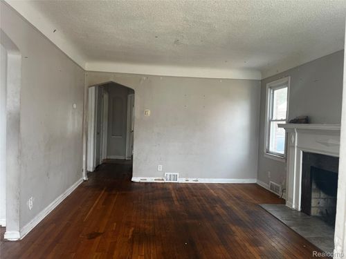 15011 Bringard Dr, Detroit, MI, 48205-1359 | Card Image
