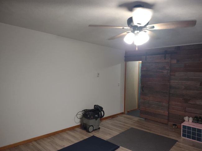 Large Den | Image 24