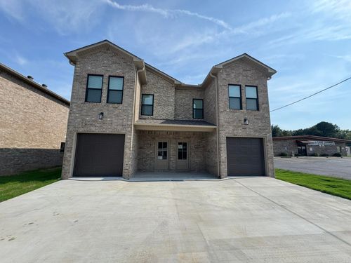 215 N Elm St, Jacksonville, AR, 72076-4608 | Card Image