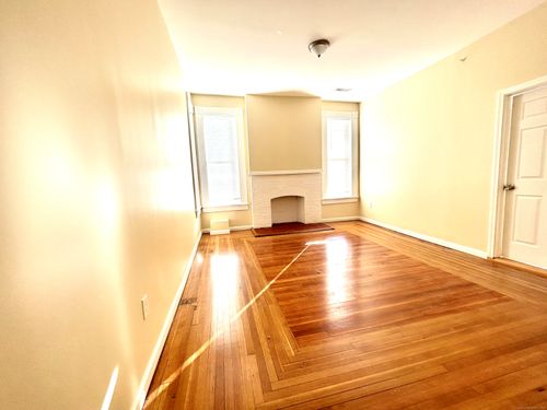 apt-2k-135 W Main St, Waterbury, CT, 06702-2017 | Card Image