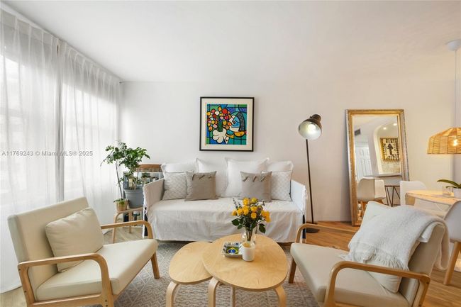APT-1638 - 2899 Collins Ave, Condo with 1 bedrooms, 1 bathrooms and null parking in Miami Beach FL | Image 5