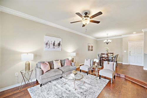 428-2400 Mccue Rd, Houston, TX, 77056-5124 | Card Image