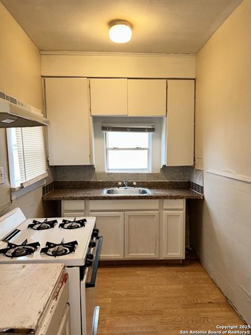 apt-2-330 Barrett Pl, San Antonio, TX, 78225-1150 | Card Image